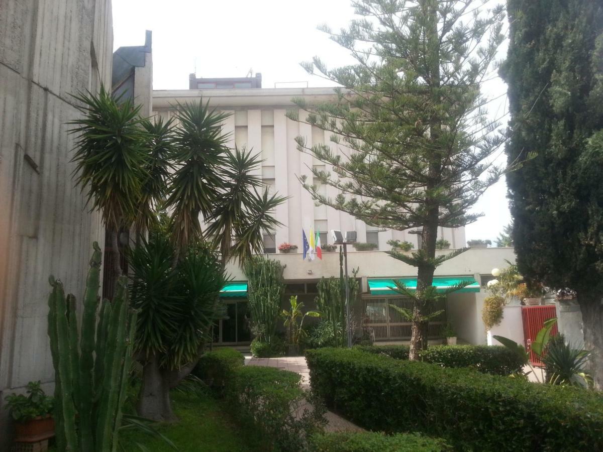מלון פוליקורו Centro Giovanile Padre Minozzi מראה חיצוני תמונה